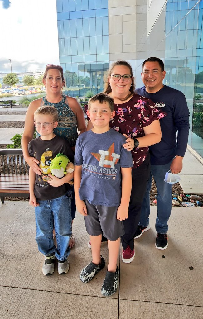 I don't share much of my personal life on twitter; I keep it professional. But, today I got to #RingTheBell!!  In Oct 2021 I found myself in the ER only to find out a few days later that I had stage 4 cancer.  (1/2)