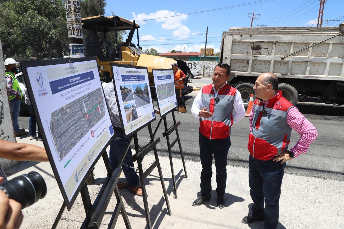 AntenaSanLuis's tweet photo. Alcalde #EnriqueGalindo supervisó rehabilitación de #avenidaSalk; “avanzamos sin escatimar en nada”, señaló
Además de regenerar la carpeta de rodamiento, se han reparado drenajes colapsados y fugas de agua -> https://t.co/SFz7yiXnSh https://t.co/0BysFfIZVL