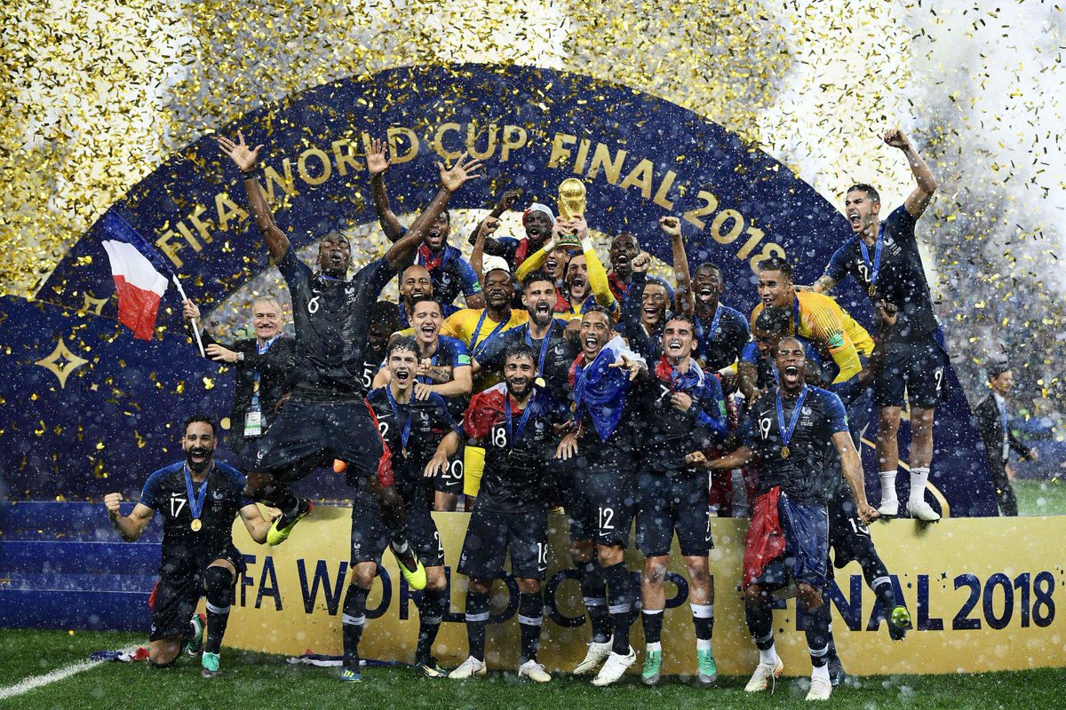 Cette photo a déjà 4 ans jour pour jour🇫🇷⭐️⭐️

#France #FFF #Football #Coupedumonde #Mondial2018 #ÉquipedeFrance #FRA #FranceCroatie