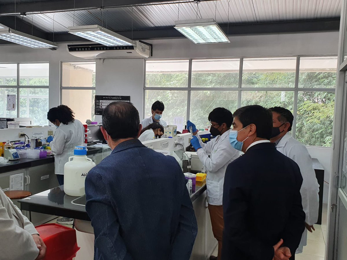 #Alianzas 🤝

Con el fin de generar alianzas estratégicas para temas de investigación, autoridades de <a href="/cruzrojaecuador/">Cruz Roja Ecuatoriana</a> realizaron la visita al laboratorio de ciencias biomédicas 🧑‍🔬de la <a href="/espol/">ESPOL</a> en la ciudad de #Guayaquil. 

#ReafirmamosNuestroCompromisoPorLaVida