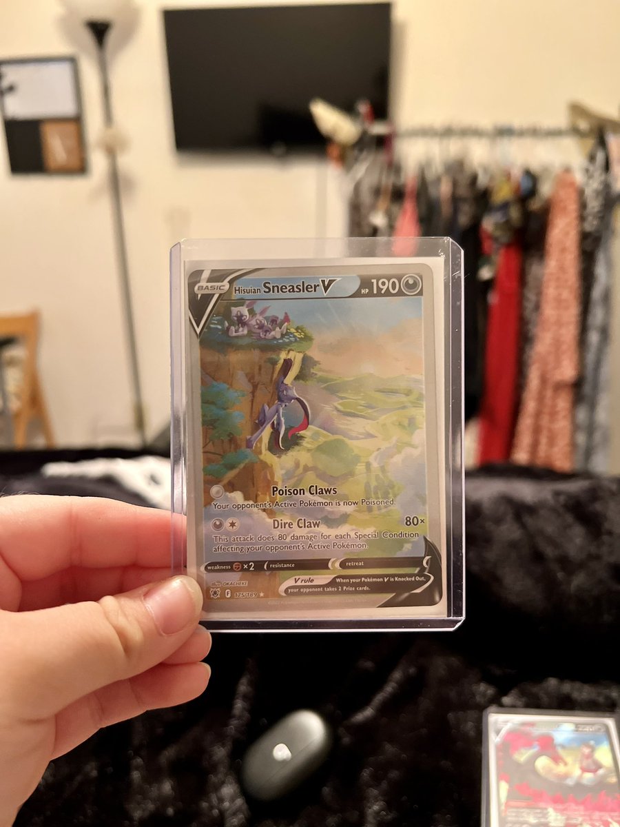 earth2dani's tweet photo. Pulled this bad boiiii 😮💨
#Pokemon #Firepulls #Yaas #Sneasler https://t.co/PenMQpuJCt