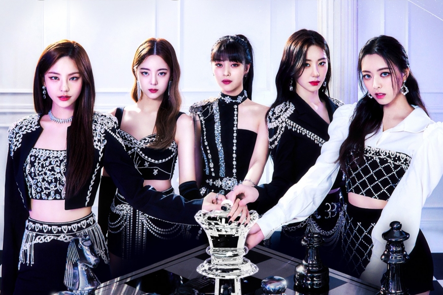 soompi's tweet photo. #ITZY's "CHECKMATE" Becomes 4th Girl Group Album In History To Surpass 700,000 Stock Pre-Orders
https://t.co/A2QRizxQpR https://t.co/wwyuHbG7xj