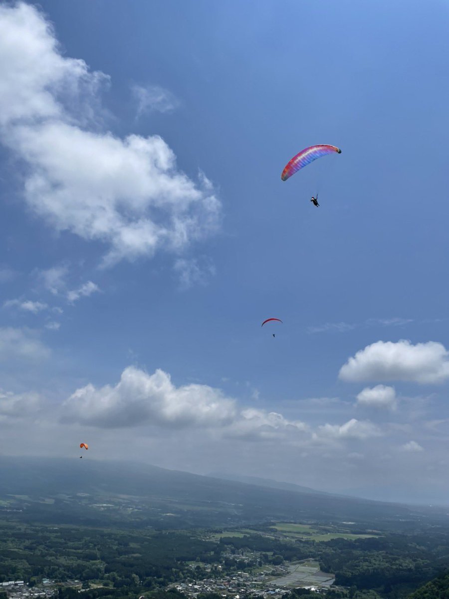saa_local's tweet photo. 【自己紹介】
基本、移住先の伊豆でリモワ・空飛びつつ、二拠点先の塩尻やLACで他拠点にも車旅しながら遊びに行ってます。

元々年30都道府県旅行×4年・仕事外で地方で関係人口作るためのツアー運営(和歌山県那智勝浦町・山形県小国町にて)してました！
今は、地域の人や自然をより深く知りたい〜！ https://t.co/K5oPg3PWRf