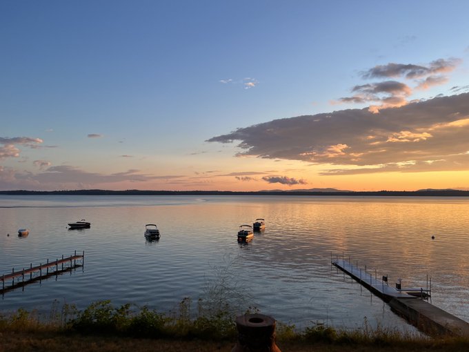 Chilling on the lake thought you all would love this photo https://t.co/0X7uo98mID