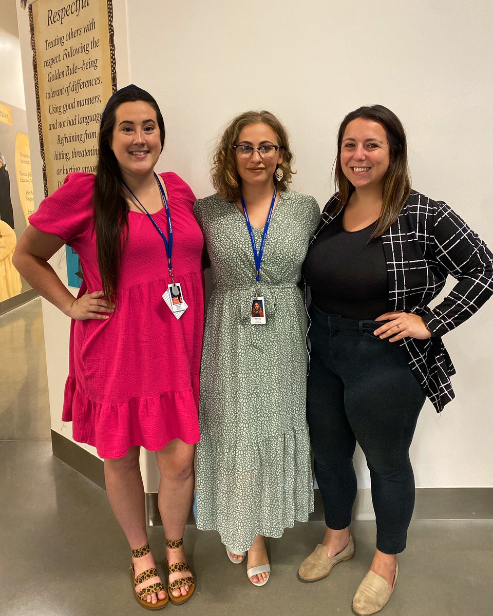 DoakMiss's tweet photo. Back to School night with my teacher besties✨🍎❤️ https://t.co/uXPrKAliNW