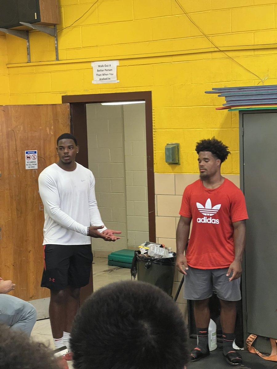 HPFootballPTN's tweet photo. A big shout out & thank you for @JaretPatterson & @IsaiahR_7 coming thru to motivate our guys! We appreciate yβall for your time and support ! #WhyNotHP #ProtectTheNest https://t.co/S03CkTRErb