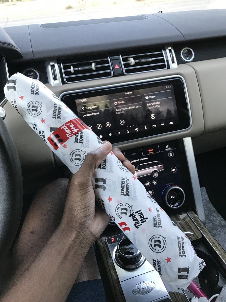 NotAdellyBear's tweet image. Everything  remind me of Lebron