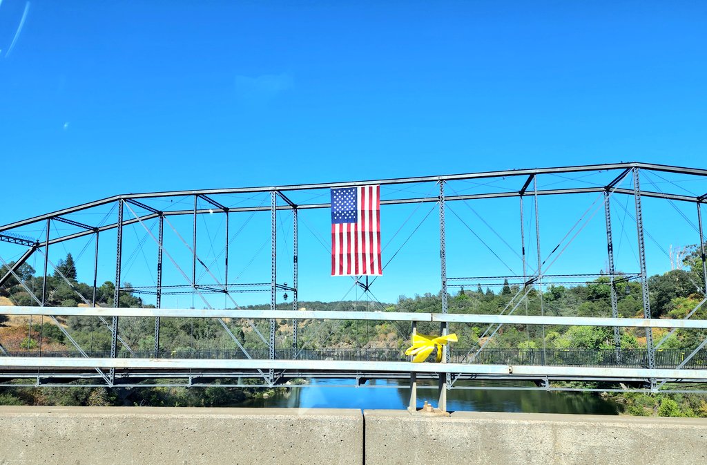 pachecobiz's tweet photo. Stuck on a bridge for a moment...what to do...

📷
#summervibes https://t.co/UqPAovKjf2
