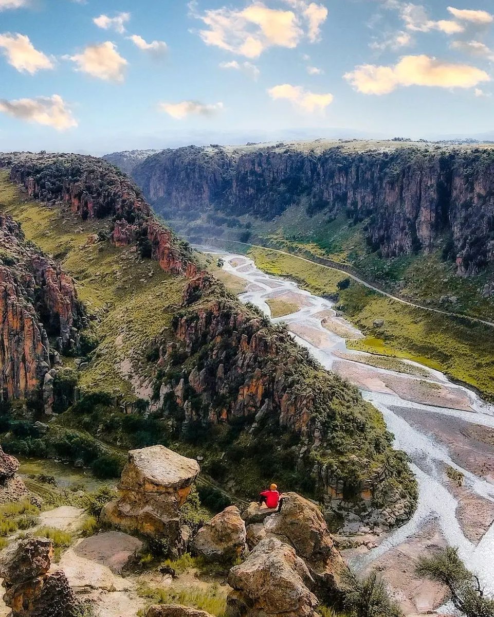LastStopAmerica's tweet photo. Suykutambo Canyon is known for it's massive dimensions and merging of 3 large canyons into one. It is located some 240 kms south of Cusco on the route to Arequipa. Just another reason why Peru is one of the most beautiful places on Earth. #vacationmode https://t.co/FmtkIVdlvu
