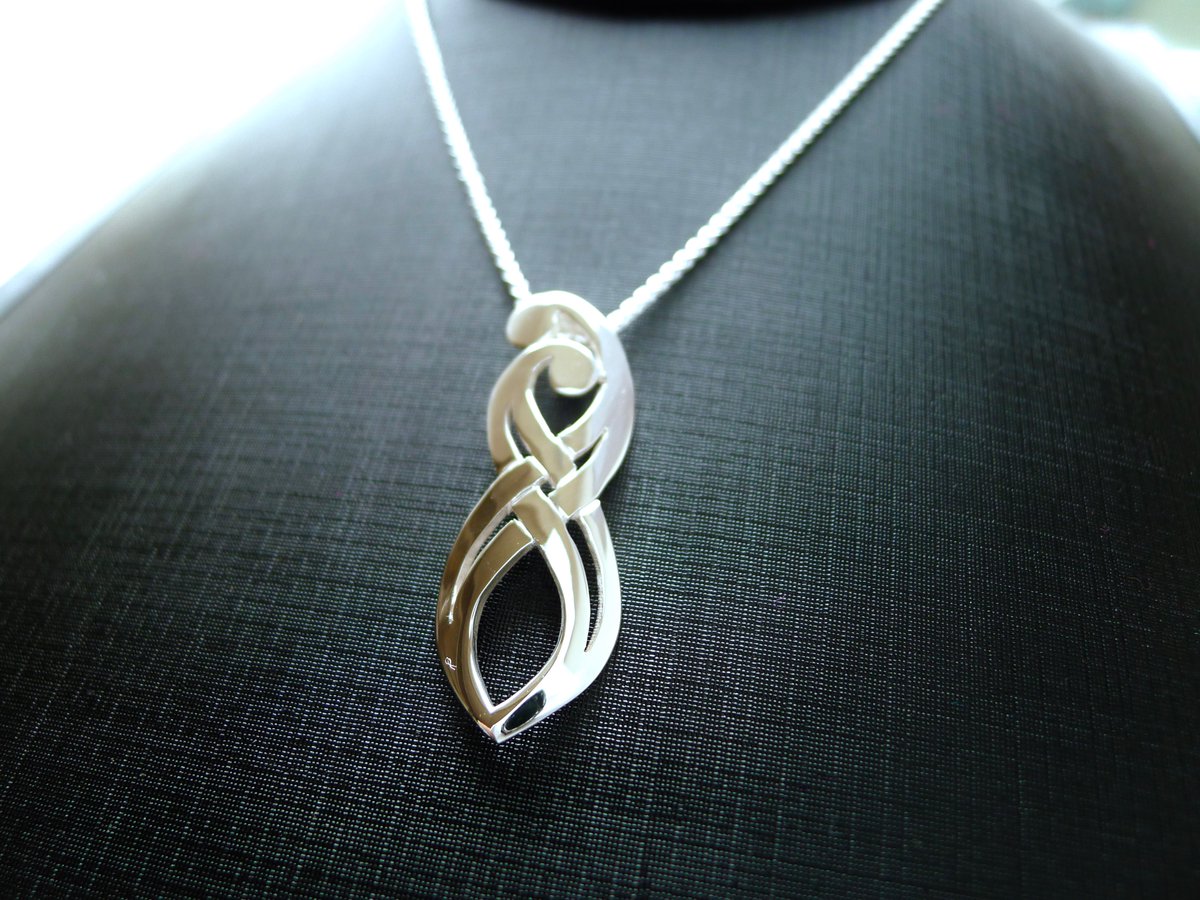 Aidi Mac Dáibhí tweet media