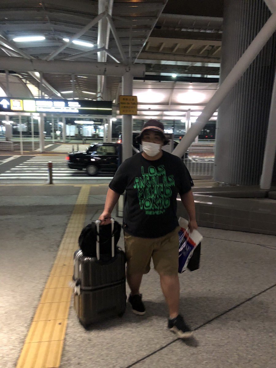 SumoexperienceC's tweet photo. A day in July, Saita san was coming back to Japan after 3 mos. Dubai life!
He wore looks like fashionable hat 😅 when appeared at the airport.
He declared he gets slim but nothing change for us😀
Alright, who’s next to Dubai?

#sumo #sumoexperience #Dubai https://t.co/1Uv3pqnS4q