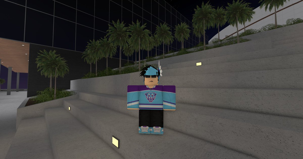 After a successful undefeated qualifications campaign, Team Owner @GummyBlocks flew right back to Sacramento to check out the <a href="/SportiezCenter/">Sportiez Center</a> where the Sabretooths look to call home this upcoming season. 

Safe to say it's looking like a top destination for BMHL and other events!