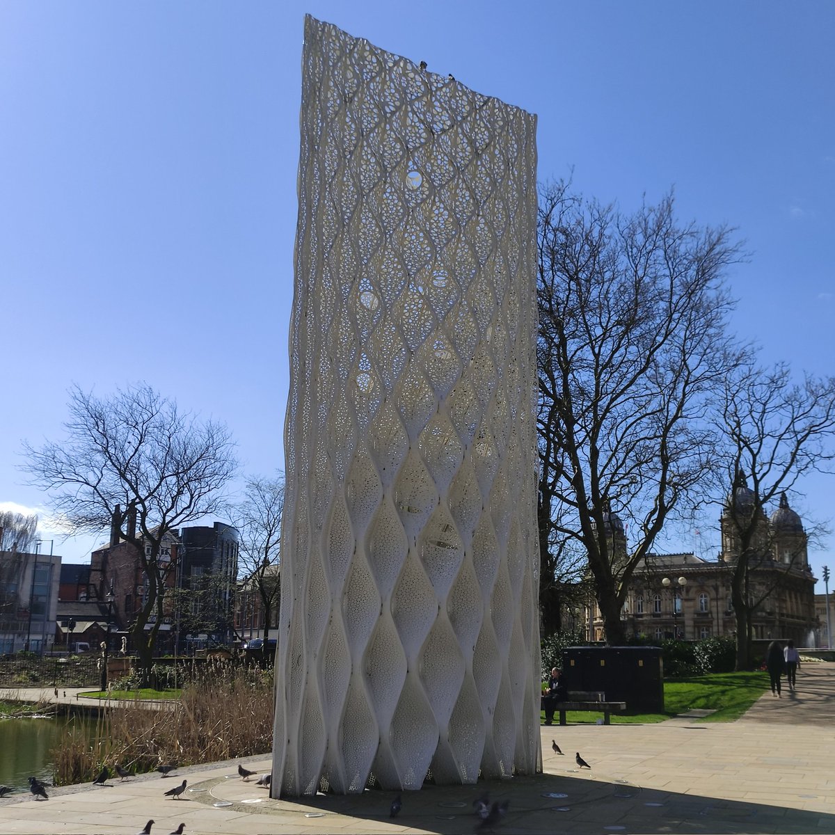 Today's (Friday) sunshine summer stroll through Hull's scintillating Old Town will be led by Keith (<a href="/ghostieman/">keith daddy</a>). Join him at at Queen Victoria statue for 2pm. 800 years of history and a tan top up all for a fiver! #MustBeHull 😎☀️☀️