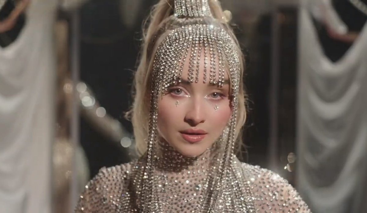 ElAmorN43025342's tweet image. La canción de Sabrina Carpenter describe como sufrió con todo el ataque después del álbum sour.
Y en una parte dice "terminamos pero ya todo está roto" 
Wey no sé por qué se le dan de pedo con ella si al igual que Olivia ella habla de su vidaaa
Todo por qué le gustó un chico