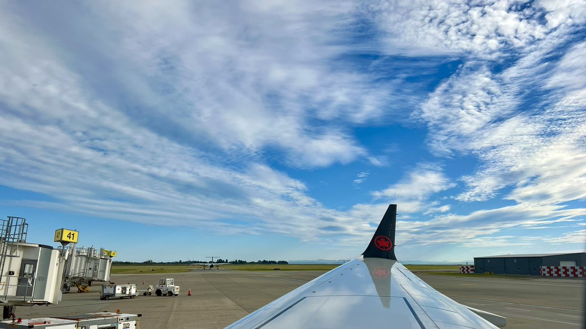 RyanVoutilainen's tweet photo. Delayed flight but the #sky sure is purty from the #windowseat of @AirCanada #AC244 from #YVR (@yvrairport) to #YEG (not EIA.. that annoys me)
#ShareYourWeather #YVRwx #BCwx #Vancouver #Airport #Views #AisleSeat #ViewFromTheTarmac #AC244 #AirCanada #flight #SweetCloudAction https://t.co/aRjibFEKBq