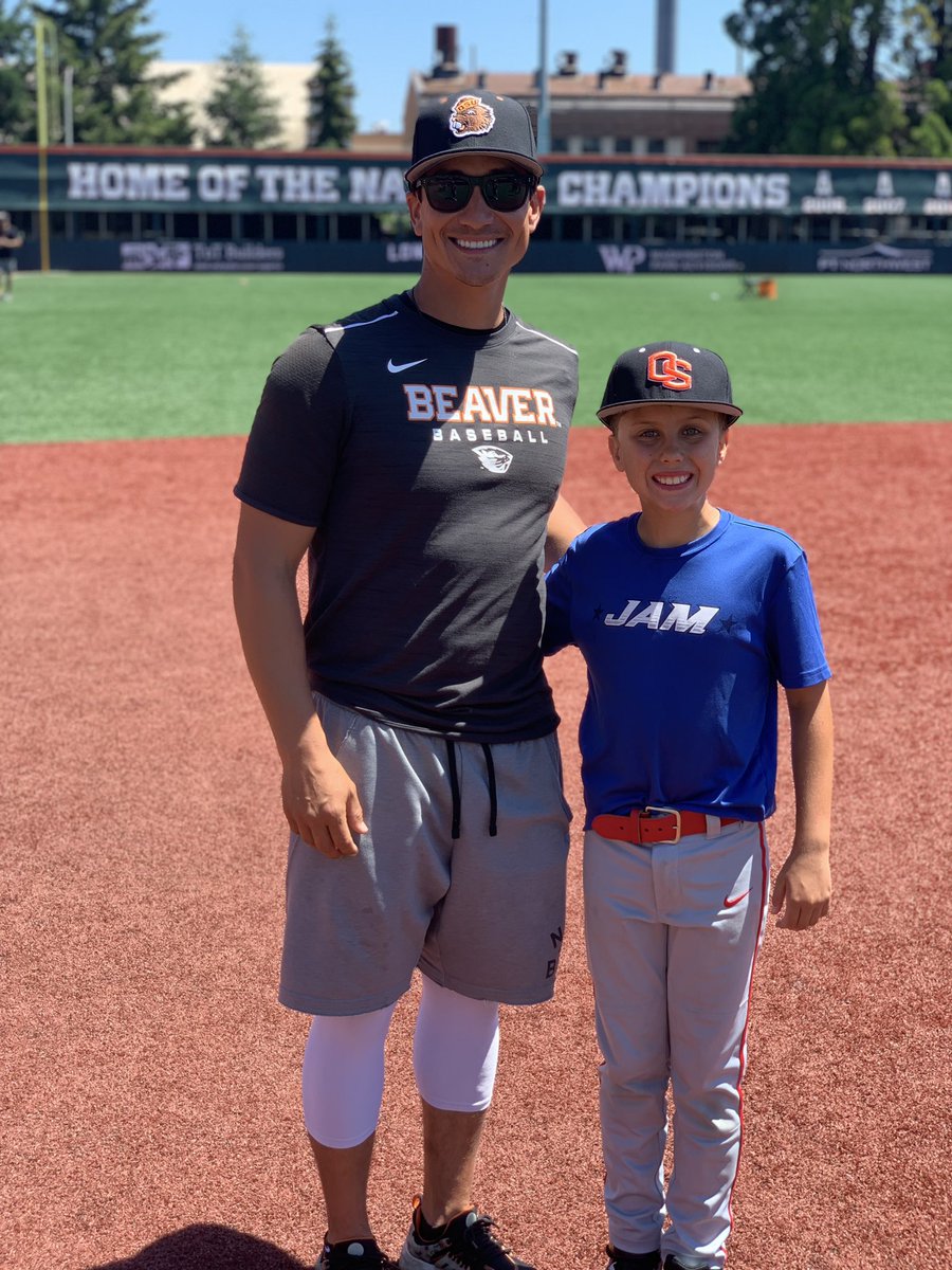 Vegas_Mal's tweet photo. Cant thank @DarwinBarney1 enough for the instruction and great motivational messages he gave the kids today @BeaverBaseball Camp. Day 2 of Camp. Thank you. #OSUBaseballCamp https://t.co/8IwGWjQR74
