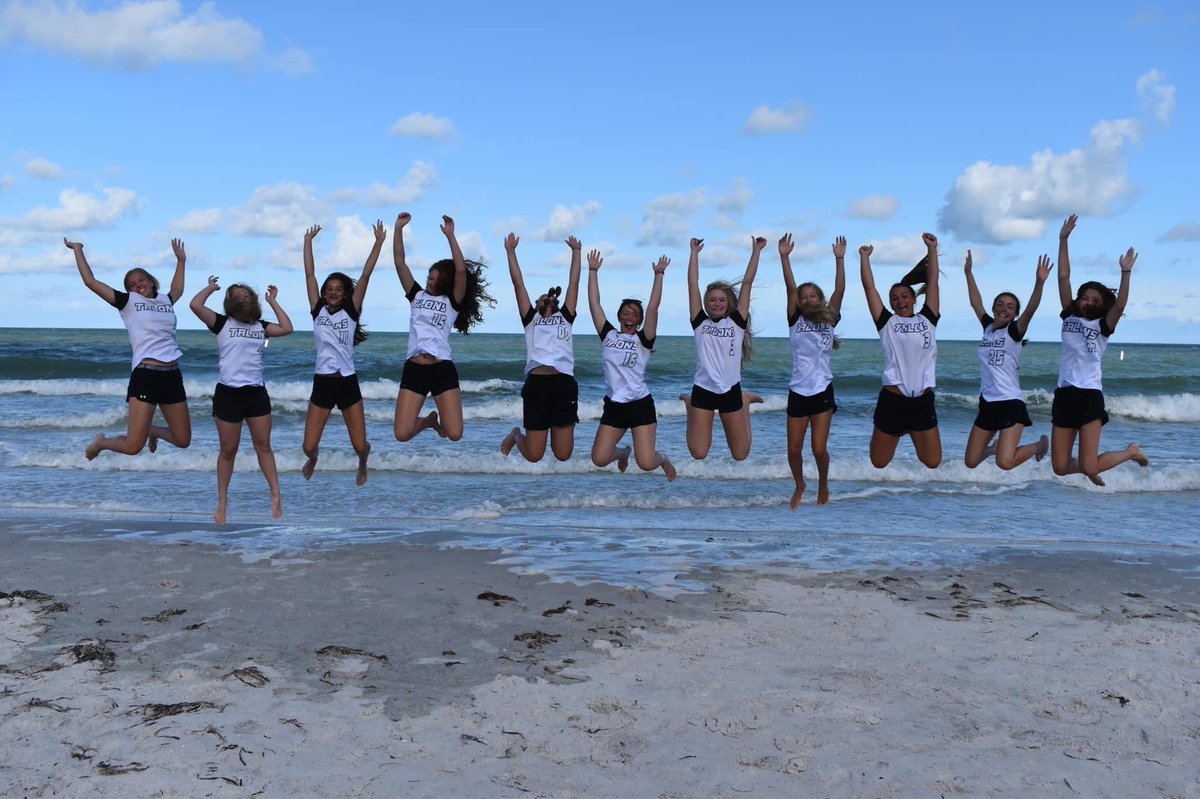 FastpitchTalons's tweet photo. TALONS 07 are still going!!! Two more big wins today. They play tomorrow at 11:30am eastern time!!! #bandofsisters @Johnna_Riggs_25 @HaileeJones_15 @Lexfeagin @bailee_grogan @ryleet27 @HarperHoleman16 @SartenAnnabelle @ElleMcDaniel44 @elliot_evans11 @GingerM2244 https://t.co/jI78gqaIkr