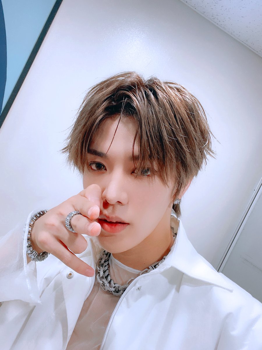 hourly yuta tweet media