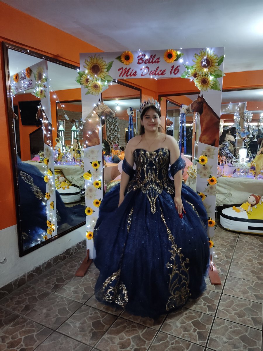 sandraxjimenez1's tweet photo. #BellaGuzmán. #DulcesXVI   ##DaGracias  #folklore https://t.co/UKsM8cq4kU