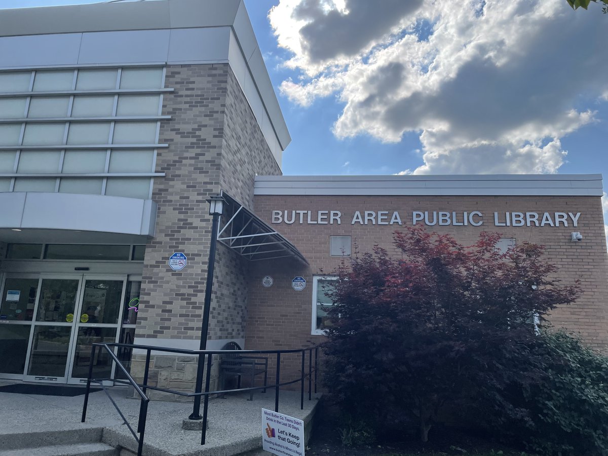 JVHilliardBooks's tweet photo. Thanks very much to @butlerlibrary218 for inviting me to the author talk and book signing event. It's an honor.
A big thanks to everyone for attending and showing your support. Much, much appreciated!
#BookSigning #AuthorTalk #ButlerAreaPublicLibrary #fantasybooks #fantasyauthor https://t.co/qxVodBquUy