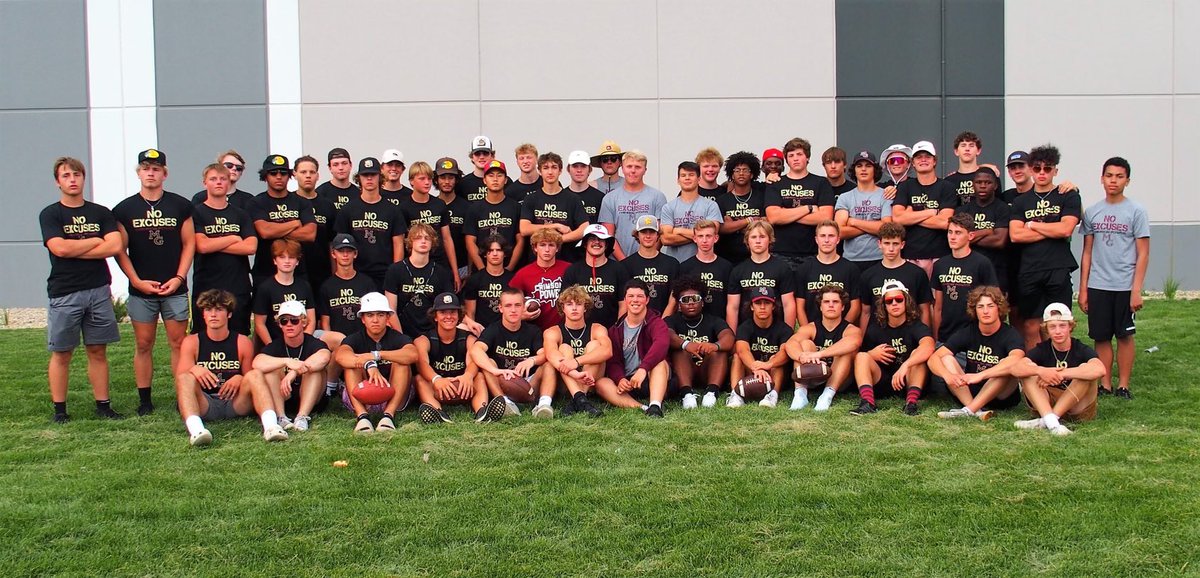 A huge “Thank You” to <a href="/ChanticlearMG/">Chanticlear Pizza Maple Grove</a> for feeding the team before the Maple Grove parade tonight!🍕🍕🍕 #FTL