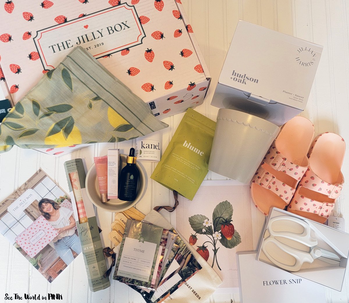 Unboxing my Summer 2022 Jilly Box - love the floral theme of the whole box:
seetheworldinpink.ca/2022/07/summer…
#jillybox #thejillybox