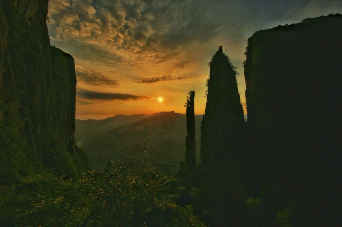 EnshiGrandCanyon is located in Enshi, Hubei Province. It has all kinds of geological landscapes, such as sinkholes, ground fissures,karst caves, underground rivers and so on. It is known as the 'Natural Museum of karst landform'👍#ThisisChina