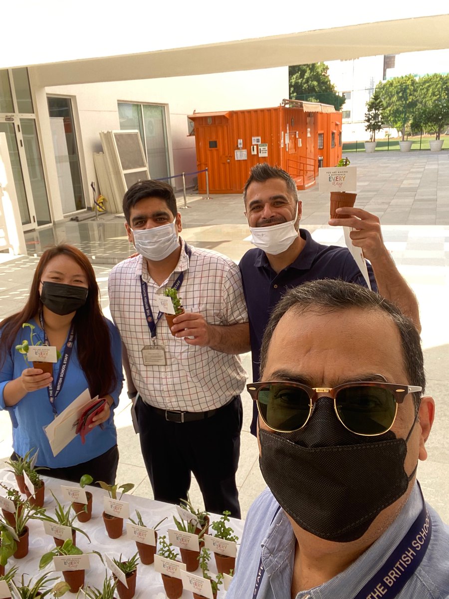 All excited as they solve the clues. Scavenger hunt.
#AdminINSET #TBS