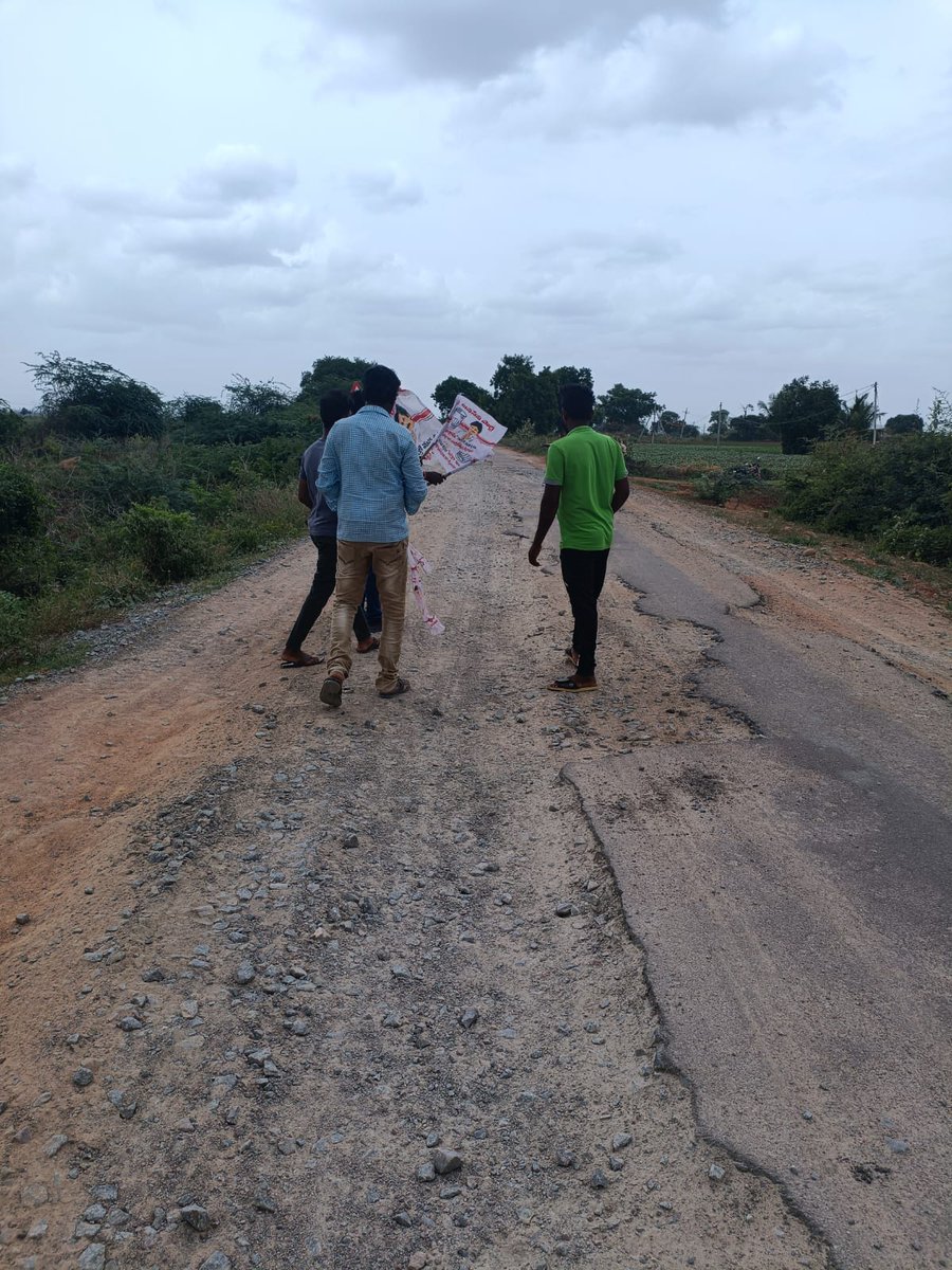 TKL_Venkappa's tweet photo. #GoodMorningCMSir 
Holagunda to Adoni Road, Alur Constituency https://t.co/ufhTeLvUIF