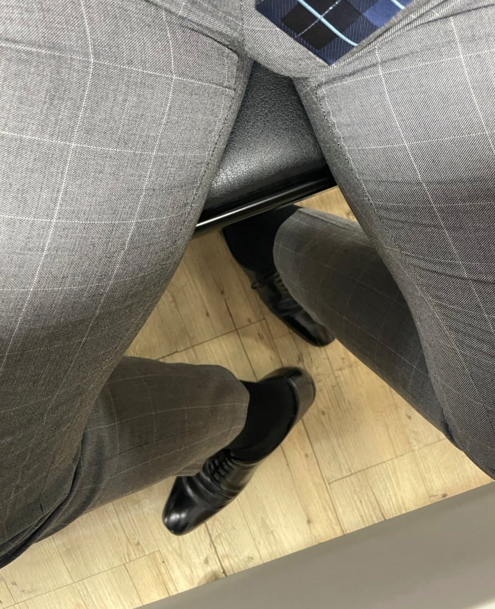 正裝爸爸日常

爸爸上班穿多天的紳士襪今天要出貨了

希望買家收到會喜歡

現在買原味就會送鳥照
有興趣都可以私訊

#單親 #爸爸 #精壯
#原味 #內褲 #襪子