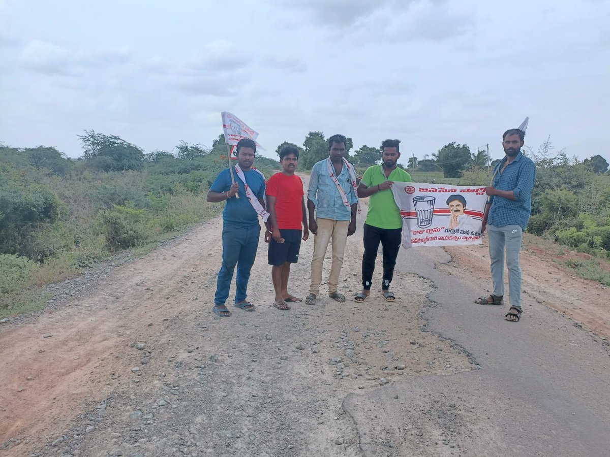 TKL_Venkappa's tweet photo. #GoodMorningCMSir 
Holagunda to Adoni Road, Alur Constituency https://t.co/ufhTeLvUIF