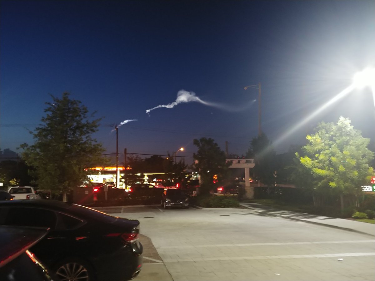 discipleswanted's tweet photo. @mrhollender Looks like another Trident today 7/14/22, this one over Pompano Beach, FL around 8:45 pm.  Path was West to East then a turn North. What the heck is going on??? https://t.co/JgLUOhqscg