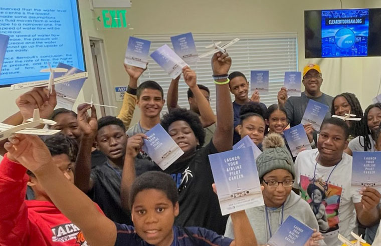 ALPAPilots's tweet photo. Our President’s Committee on #DiversityAndInclusion member @UnitedPilots Capt. Cliff Curtis recently participated in a @United Airlines #Juneteenth discovery flight for 100 #Houston-area students. Read the full story: https://t.co/v039omo8fE https://t.co/QOvJHwiE9S
