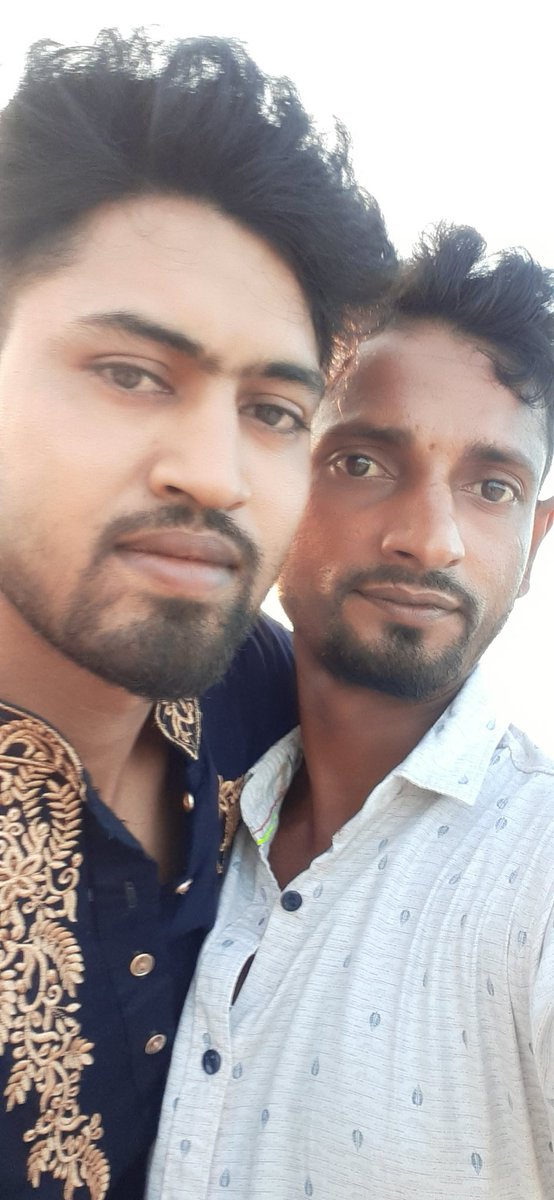 আমরা দুইজন চাচা ভাতিজা সবাই আমাদের জন্য দোয়া করবেন বন্ধুরা