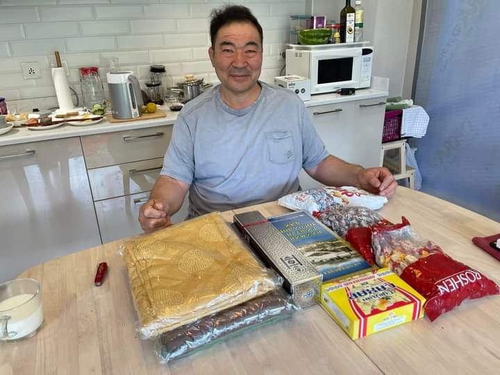 Хэд дүгээр зуунд амьдраад байнаа. Би бөөн мөнгө эсвэл сайхан дурсагдах өв соёлын хадгалах зүйлс байвал тэ