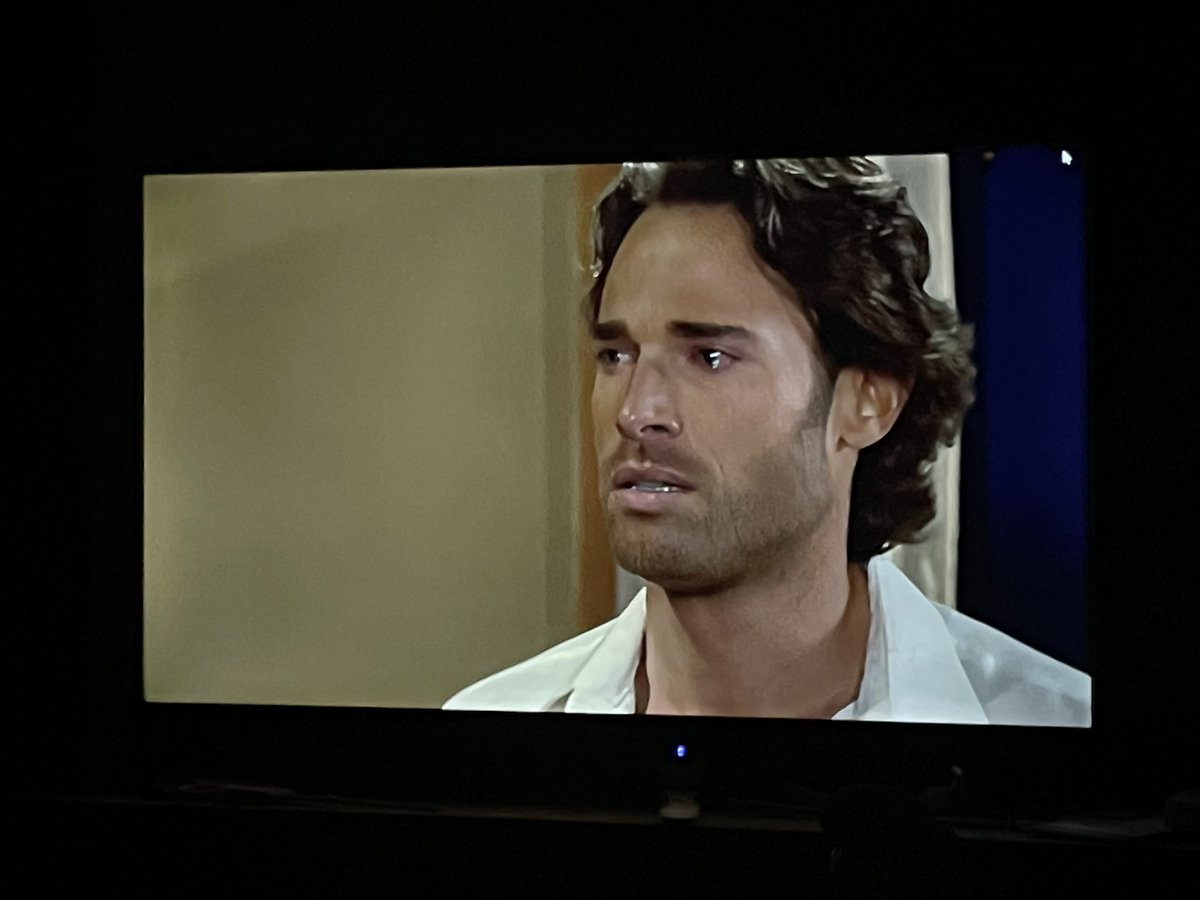 DeBoyer_88's tweet photo. Soy la única que ve las escenas de #LoQueLaVidaMeRobo y aunque Monsterrat y Alejandro se odien, solo puedo ver a @Anboy88 y @sebastianrulli amándose, aunque se estén matando?😅🙊♥️ https://t.co/fw9BnXuIG2