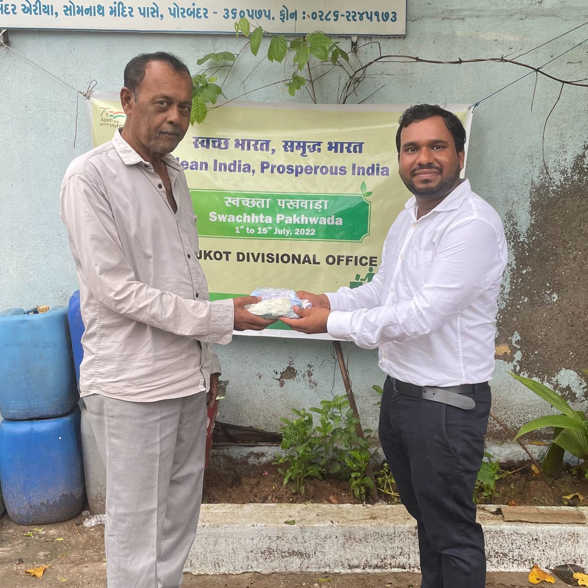 Celebrated Swachhata Pakhawada at Shri Sagar Sarvodaya Fisheries, Porbandar on 14.07.2022.
Various activities such as tree sapling plantation, Pledge taking, distribution of jute bags, sanitary kits, face masks etc. conducted to raise awareness on Swachhata.
<a href="/IOCGujarat/">IndianOil Gujarat</a>
