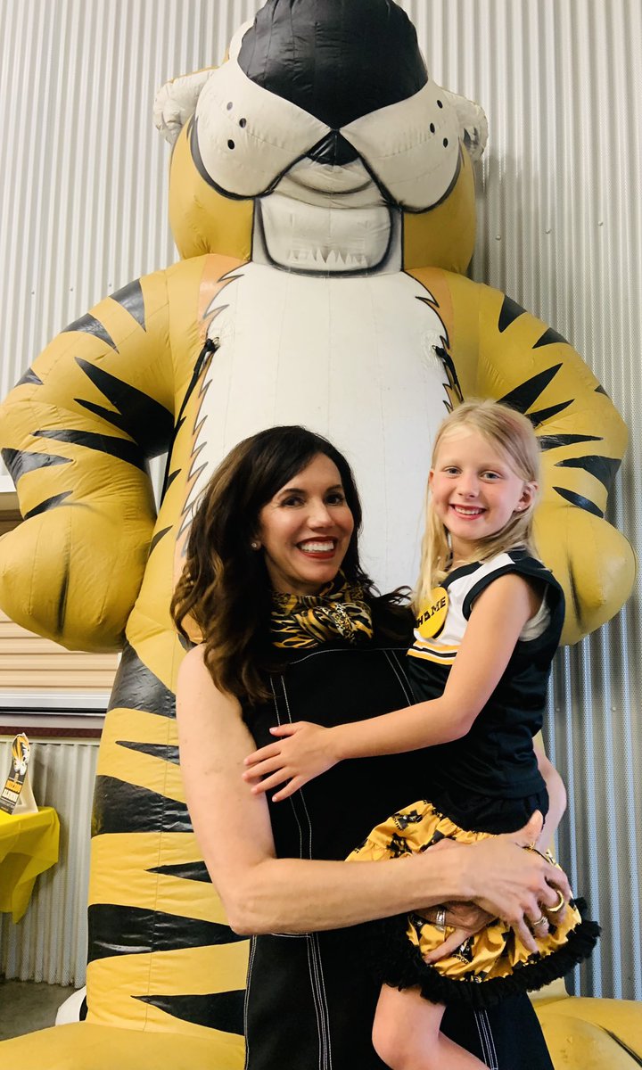 Miss Nora loved meeting the <a href="/Mizzou/">Mizzou</a> Athletic Director, Desiree Reed-Francois <a href="/DRFrancois1/">DR_Francois</a> tonight!  She is lovely and incredibly intelligent.💛🖤<a href="/Mizzou/">Mizzou</a> , you made the right choice!  Missouri Proud! <a href="/MizzouAthletics/">Mizzou Athletics</a>  <a href="/C_Brut11/">Chad Bruto</a>