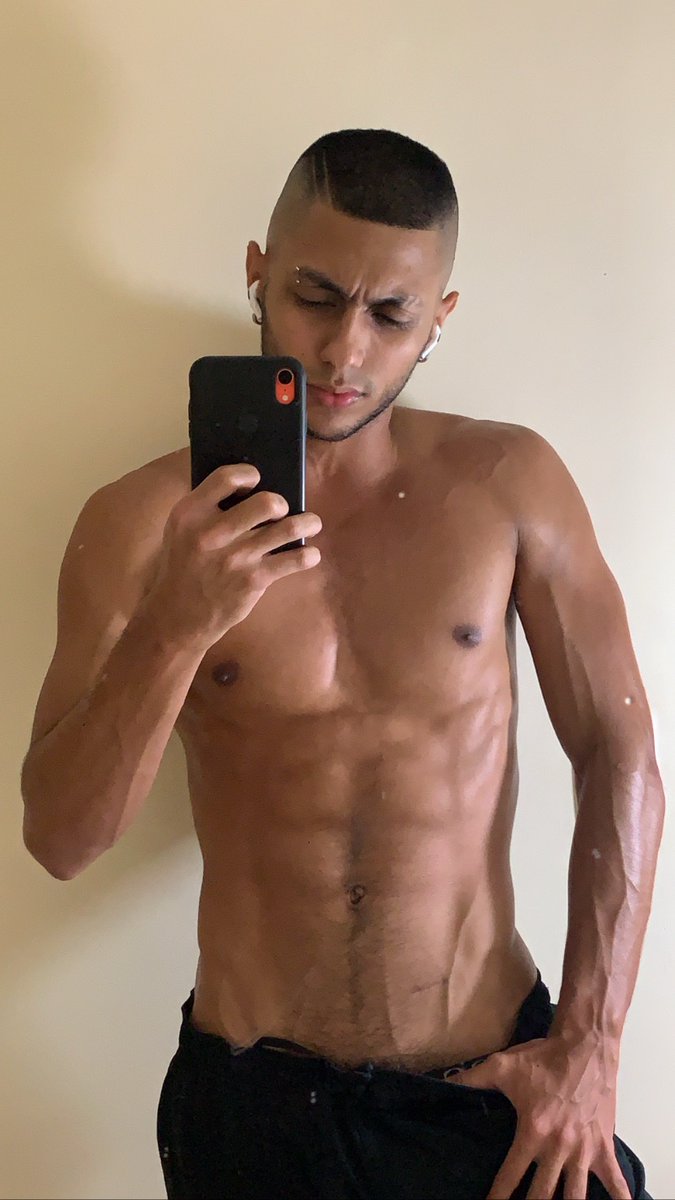 MaxxxBT's tweet photo. Hoy me siento bonito🥺 https://t.co/eqX7BL3wcd