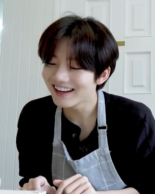 he looks so fine 😫😭