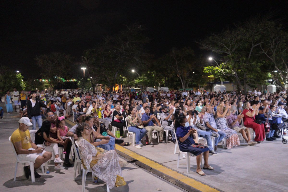 alcaldiaptocol's tweet photo. #AEstaHora noche de boleros en la Plaza Cisneros de Puerto Colombia https://t.co/KNfiySnQqg