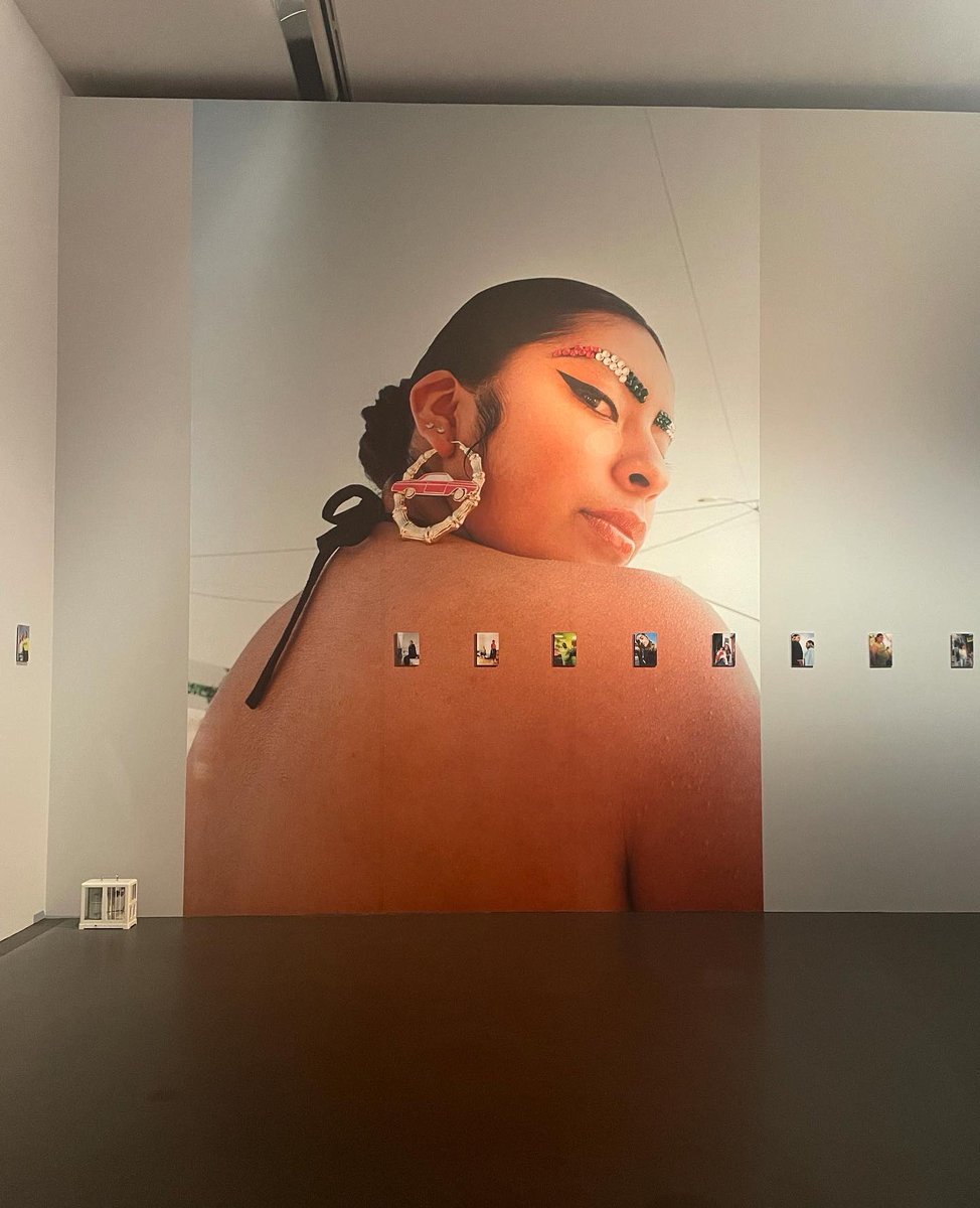 thaliagochez's tweet photo. I’m emotional. My work on display at @staatsgaleriestuttgart in Stuttgart Germany curated by @galeriekernweine 🌷 love to all the beautiful people I’ve had the privilege of photographing, loooook 🥺😍🎀💕🌸🏄🏻‍♀️ https://t.co/bMYhMfDtCU