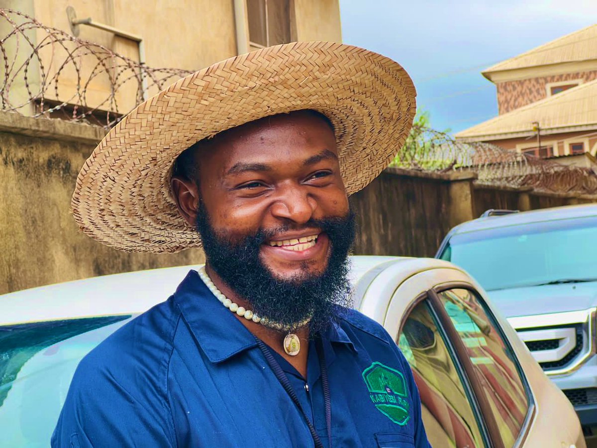 Gifted_Kabi's tweet photo. I am a proud farmer. Snails and grasscutters in particular, We also install snails greenhouse all over Nigeria. #DignityOfLabour #LabourChallenge https://t.co/iAC7rY7Ltl