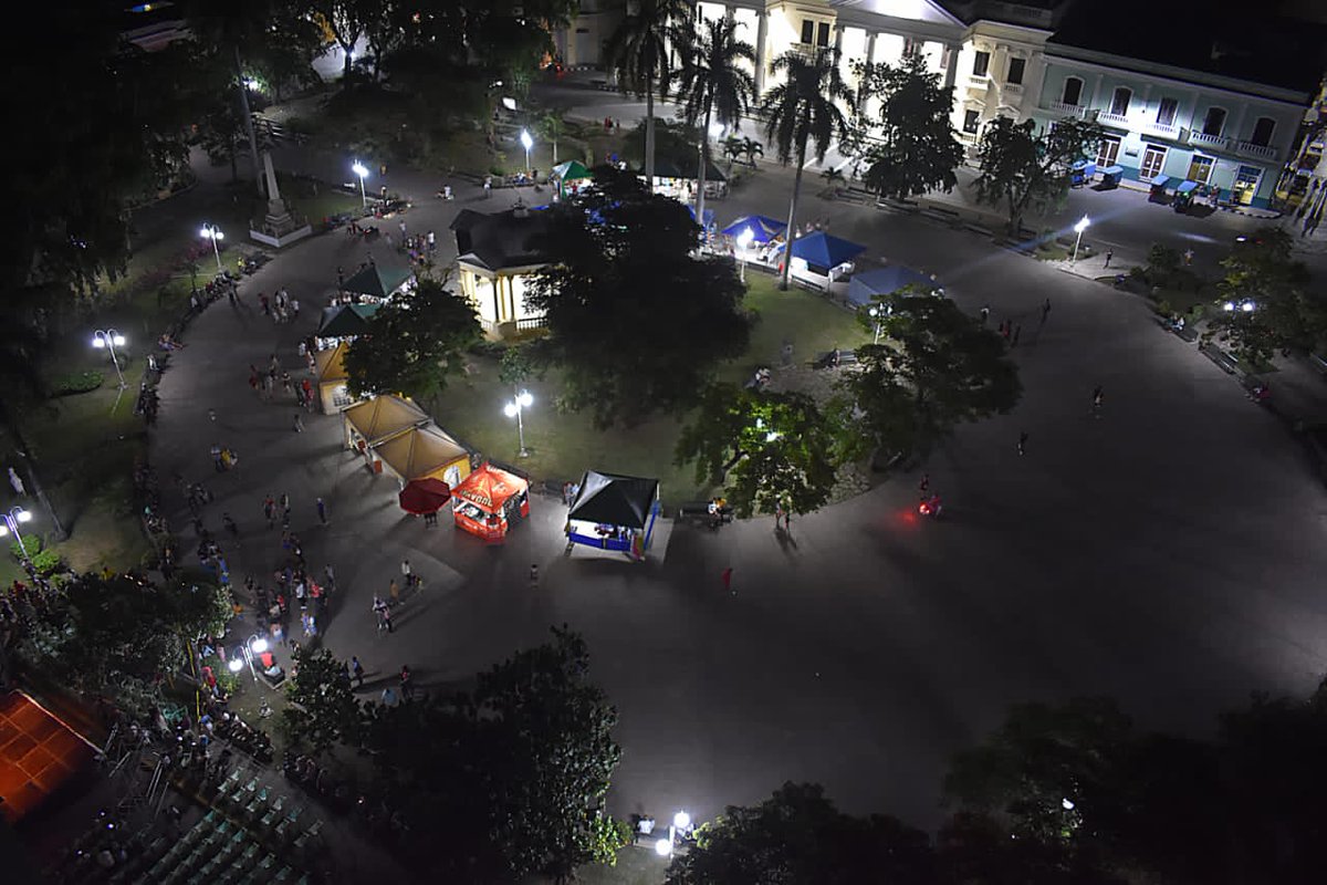 Felicidades Pilongos, nuestra ciudad está d cumpleaños. Los 333 años d #SantaClara la llenan d vivencias, tradiciones, d historias d vida d gente humilde y laboriosa, culta y exigente, d hombres y mujeres virtuosos, q inspirados en la idea del bien, la quieren. #VillaClara #Cuba