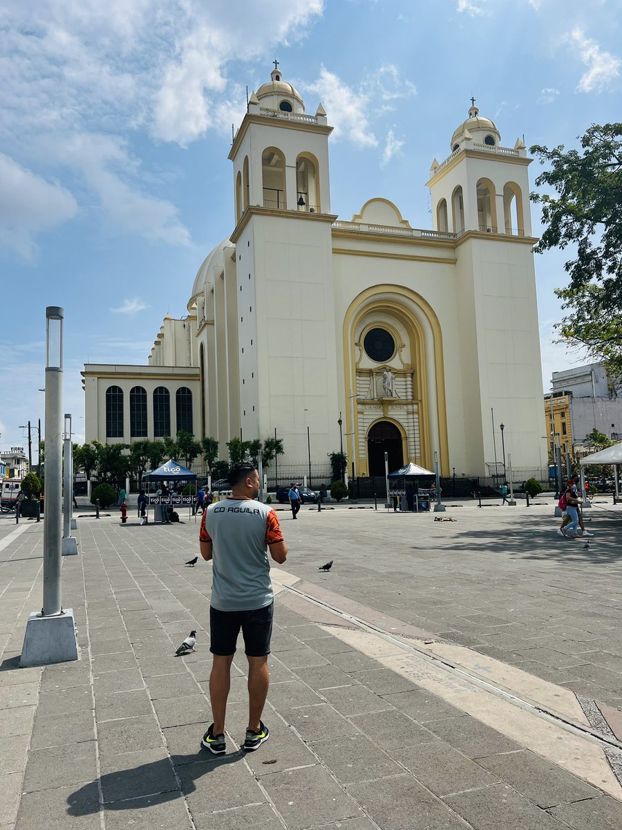 EA7Alvarez's tweet photo. Actualizándome en el mundo de Twitter, me entero q tristemente el fútbol salvadoreño se vuelve a ver manchado por personas que solo ven el interés personal o no el interés deportivo del país https://t.co/fnS9JjbCUg