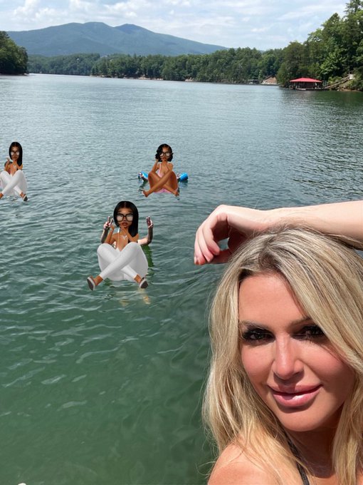 😂 https://t.co/3sojHWMtXX<a href="/tag/charlottenc"class="tags"><span>#charlottenc</span></a><a href="/tag/itshappening"class="tags"><span>#itshappening</span></a><a href="/tag/instagramdown"class="tags"><span>#instagramdown</span></a>