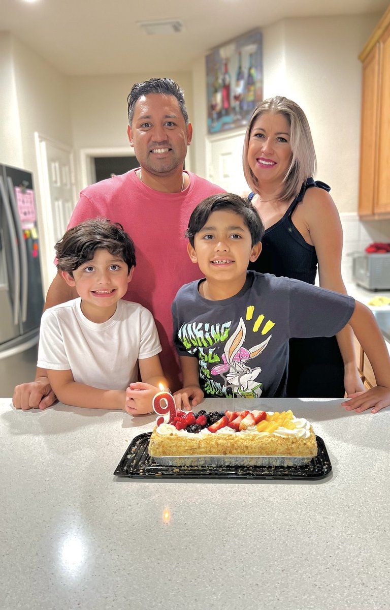 EA7Alvarez's tweet photo. Me doy cuenta que el tiempo a pasado muy rápido cuando veo a mis hijos ya hombrecitos ♥️🎁 #FelizCumpleañosJAA #DiosEsGrande #SiempreConDios https://t.co/3xzKFnPCCq