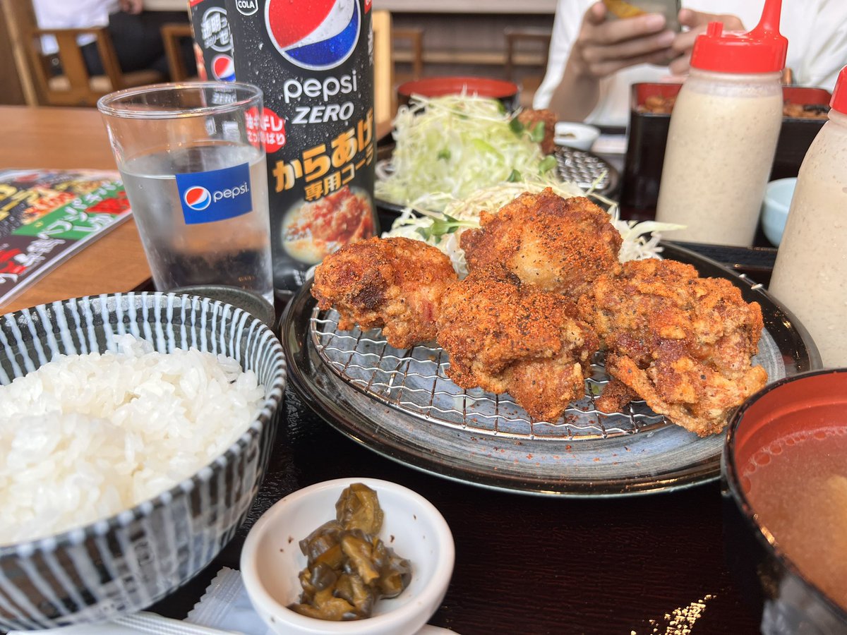 trunnylife's tweet photo. からあげ専用コーラと一緒に
#とり弁鷄
で完食致しました。

うまし。 https://t.co/jj6FpiFCqV