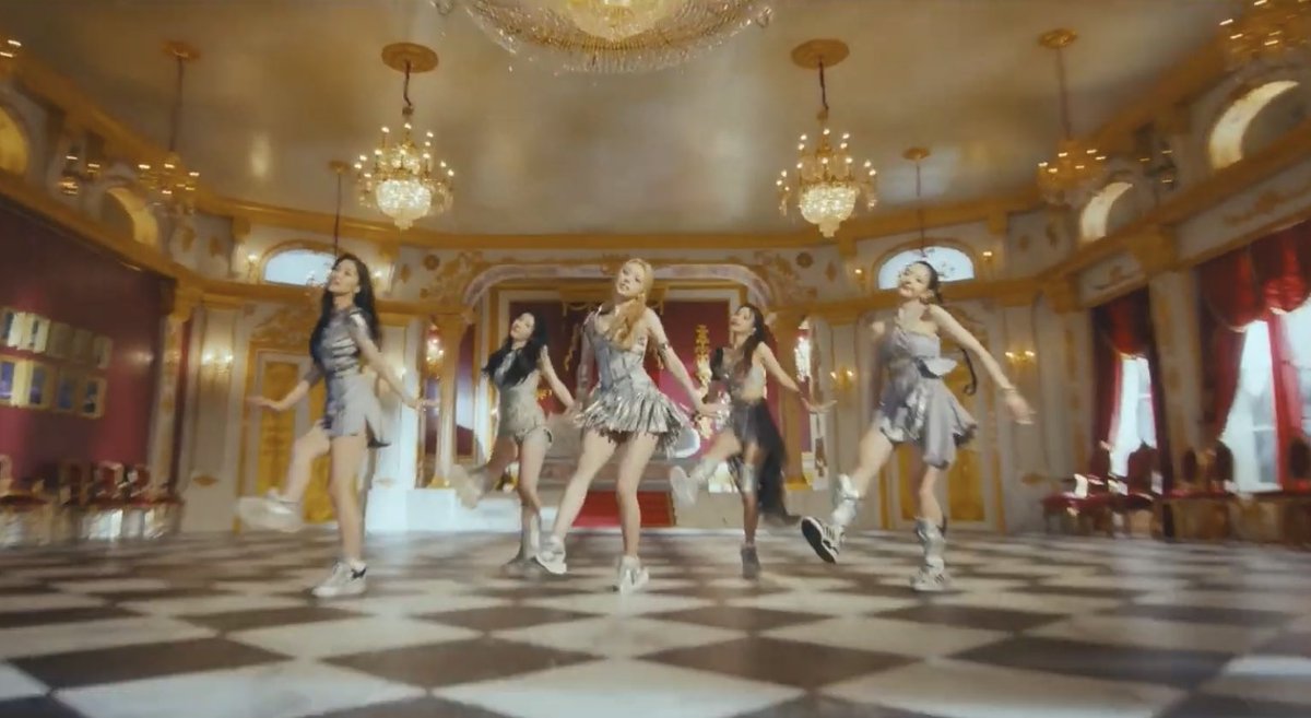itztimi_'s tweet photo. THE 4TH GEN QUEENS SLAYED !!

ITZY SNEAKERS OUT NOW
#CHECKMATE_GAME_OVER
#있지_스니커즈_가보자고
#ITZY_SNEAKERS @ITZYofficial https://t.co/T0YYHJuJa2