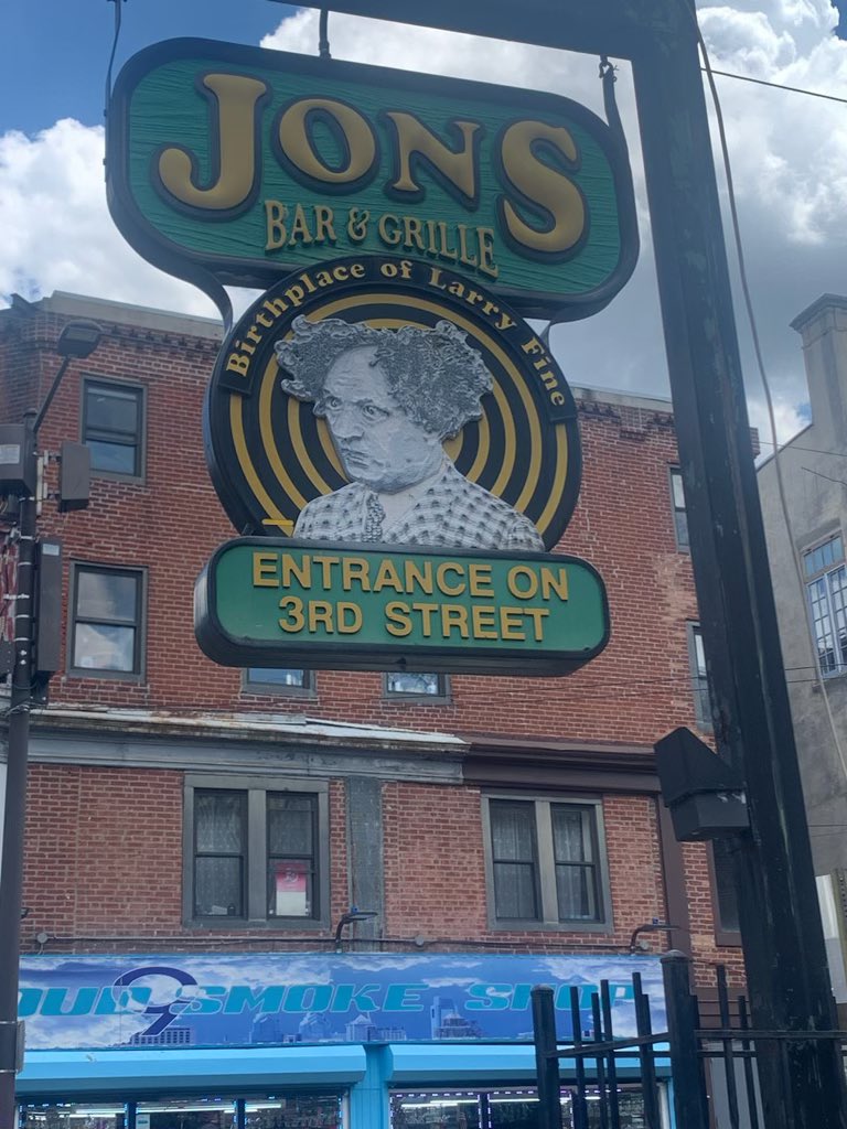 PatJohnsonphoto's tweet photo. Landmark in Philly. My kind of place! https://t.co/P8EddIaWVN